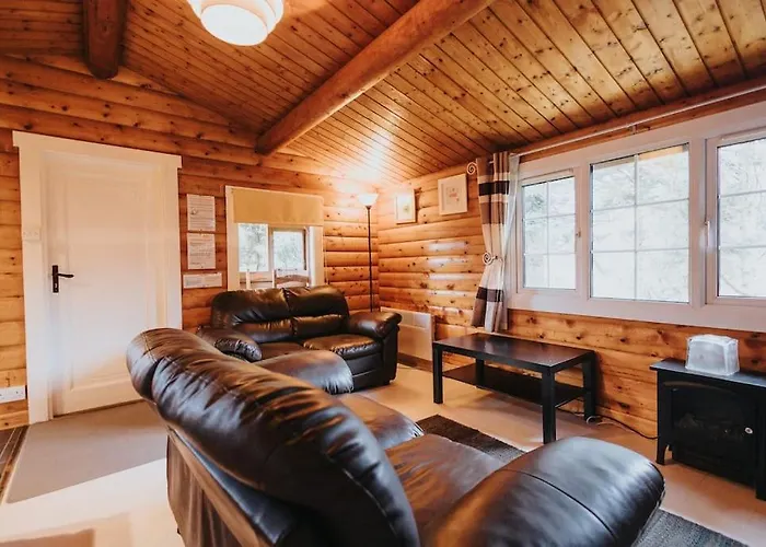 Rustic Log Cabin In Snowdonia - 2 Bedrooms & Parking