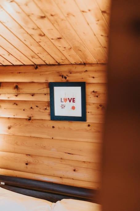 Rustic Log In Snowdonia - 2 Bedrooms & Parking Ffestiniog